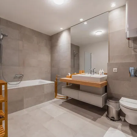 Pri Vstupe Do Aquaparku Senec